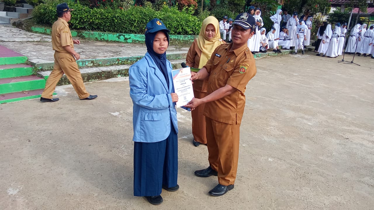 Siswi SMPN 9 Samarinda juara 3 Kejuaraan Gulat U-15 Kelas 45Kg Tingkat Provinsi Kalimantan Timur